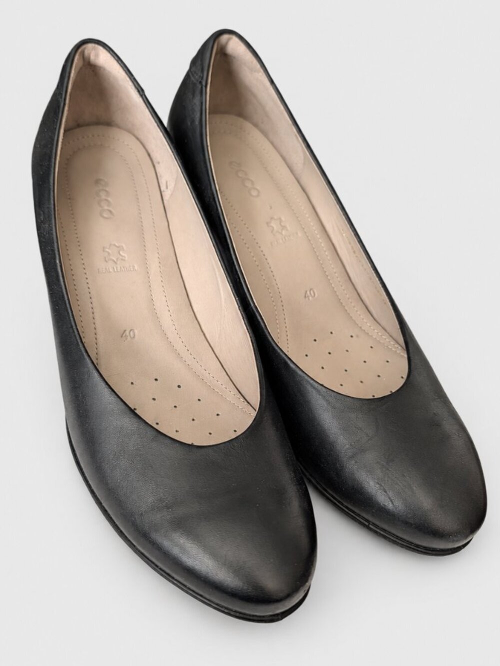 ECCO Classic Black Leather Pumps 2" heel